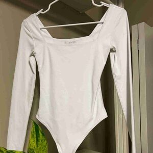 Aritzia Babaton Contour Long Sleeved Square Neck Bodysuit